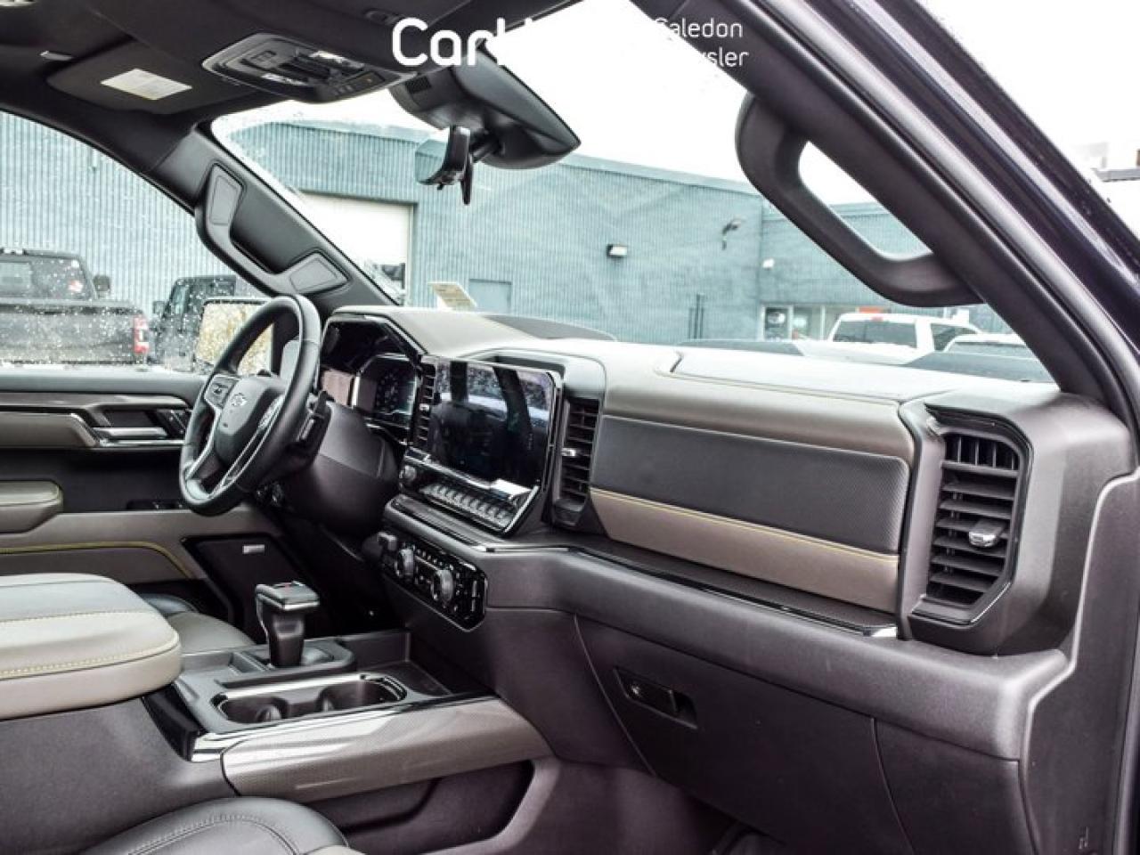 2024 Chevrolet Silverado 1500 ZR2 4WD Crew Cab 147"6.2L Leather 5 passengers with captain chair Photo