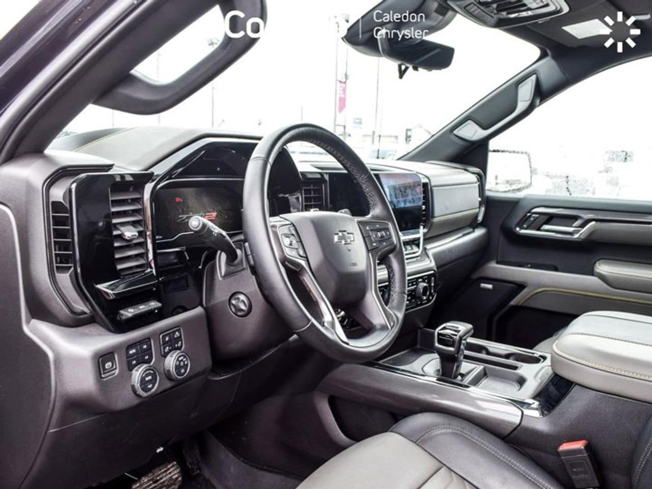 2024 Chevrolet Silverado 1500 ZR2 4WD Crew Cab 147"6.2L Leather 5 passengers with captain chair Photo