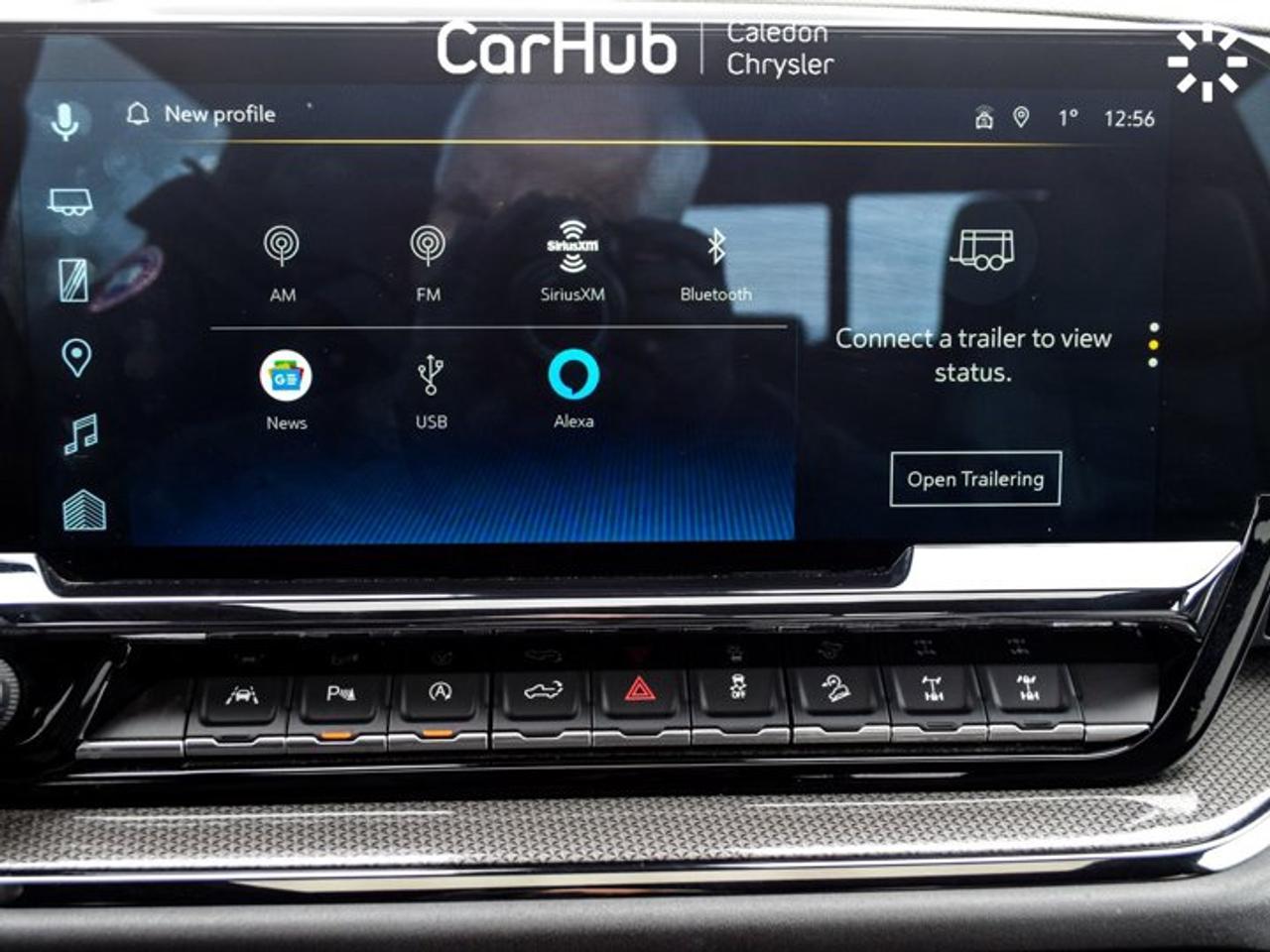 2024 Chevrolet Silverado 1500 ZR2 4WD Crew Cab 147"6.2L Leather 5 passengers with captain chair Photo