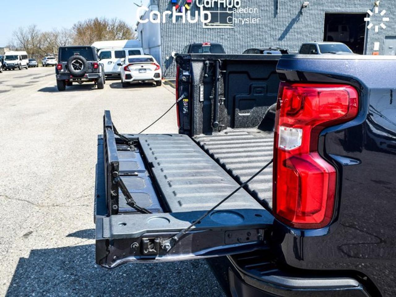 2024 Chevrolet Silverado 1500 ZR2 4WD Crew Cab 147"6.2L Leather 5 passengers with captain chair Photo