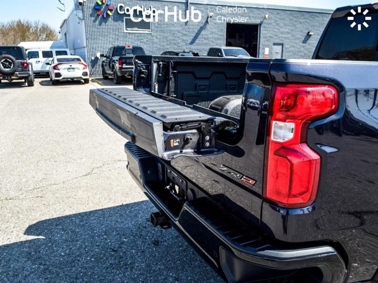 2024 Chevrolet Silverado 1500 ZR2 4WD Crew Cab 147"6.2L Leather 5 passengers with captain chair Photo