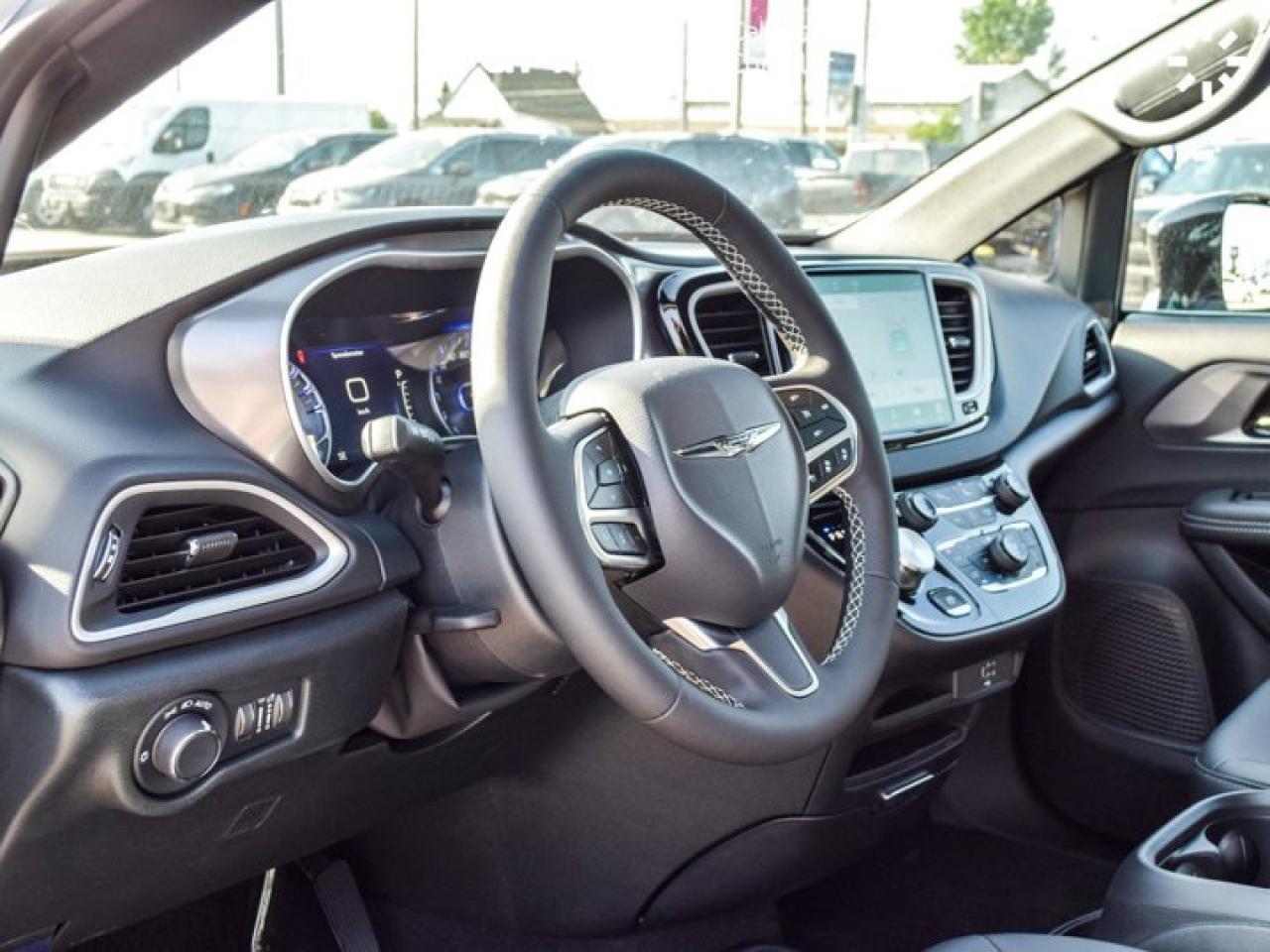 2026 Dodge Grand Caravan SXT 7 Seater 10.1"Display Blind Spot Pwr Sliding Doors Photo