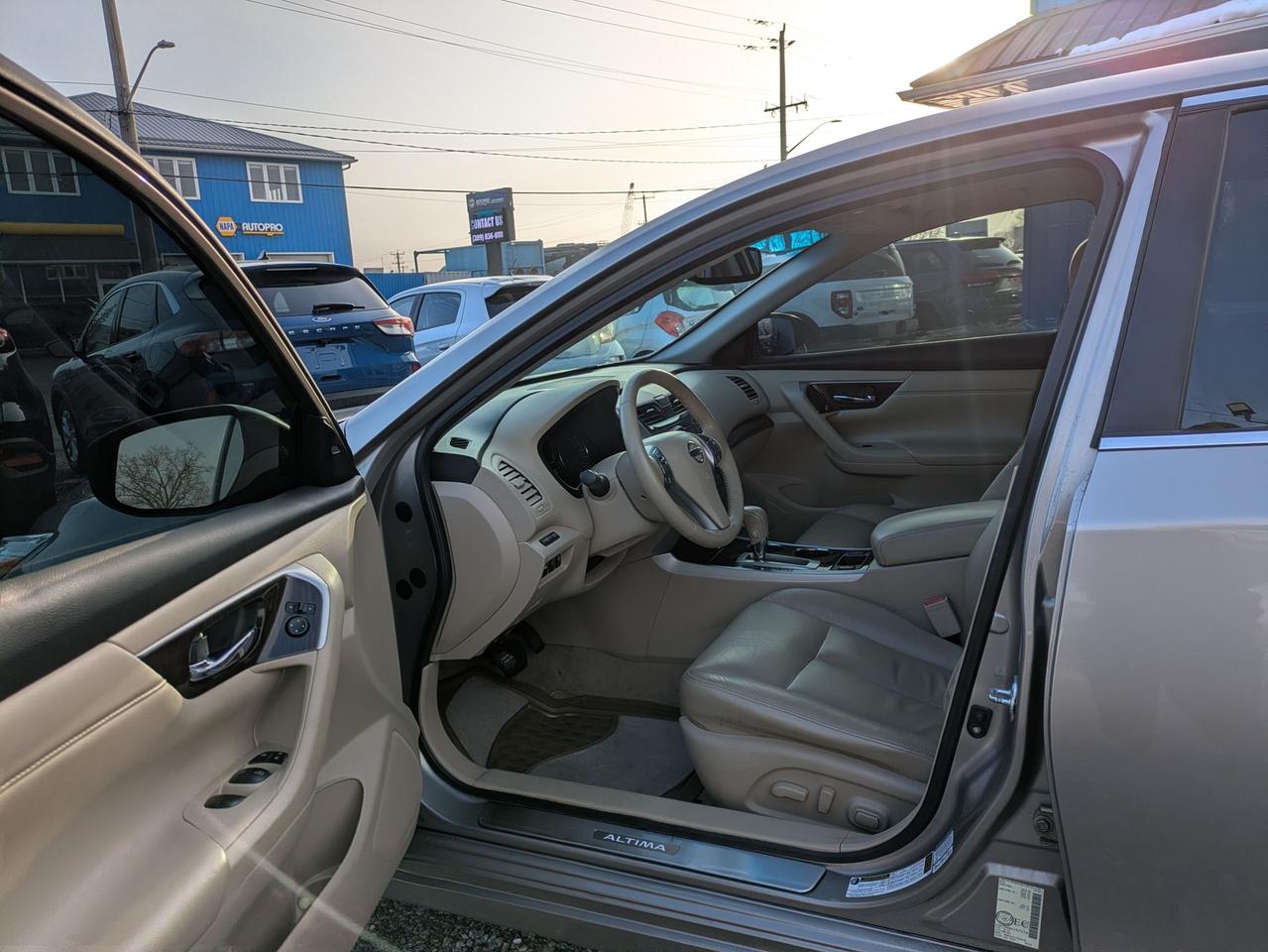 2014 Nissan Altima 4dr Sdn I4 CVT 2.5 SL Photo