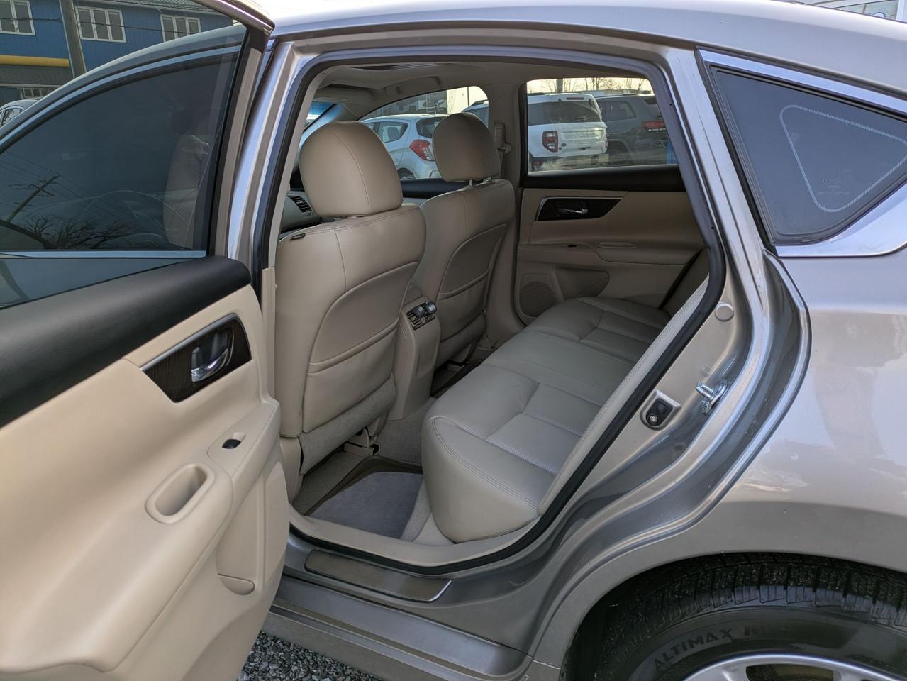 2014 Nissan Altima 4dr Sdn I4 CVT 2.5 SL Photo