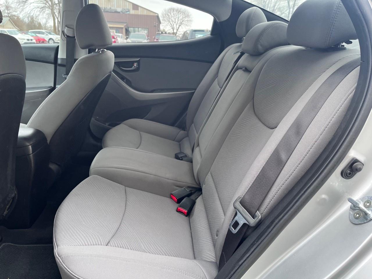 2013 Hyundai Elantra 4dr Sdn Auto L *Ltd Avail* Photo