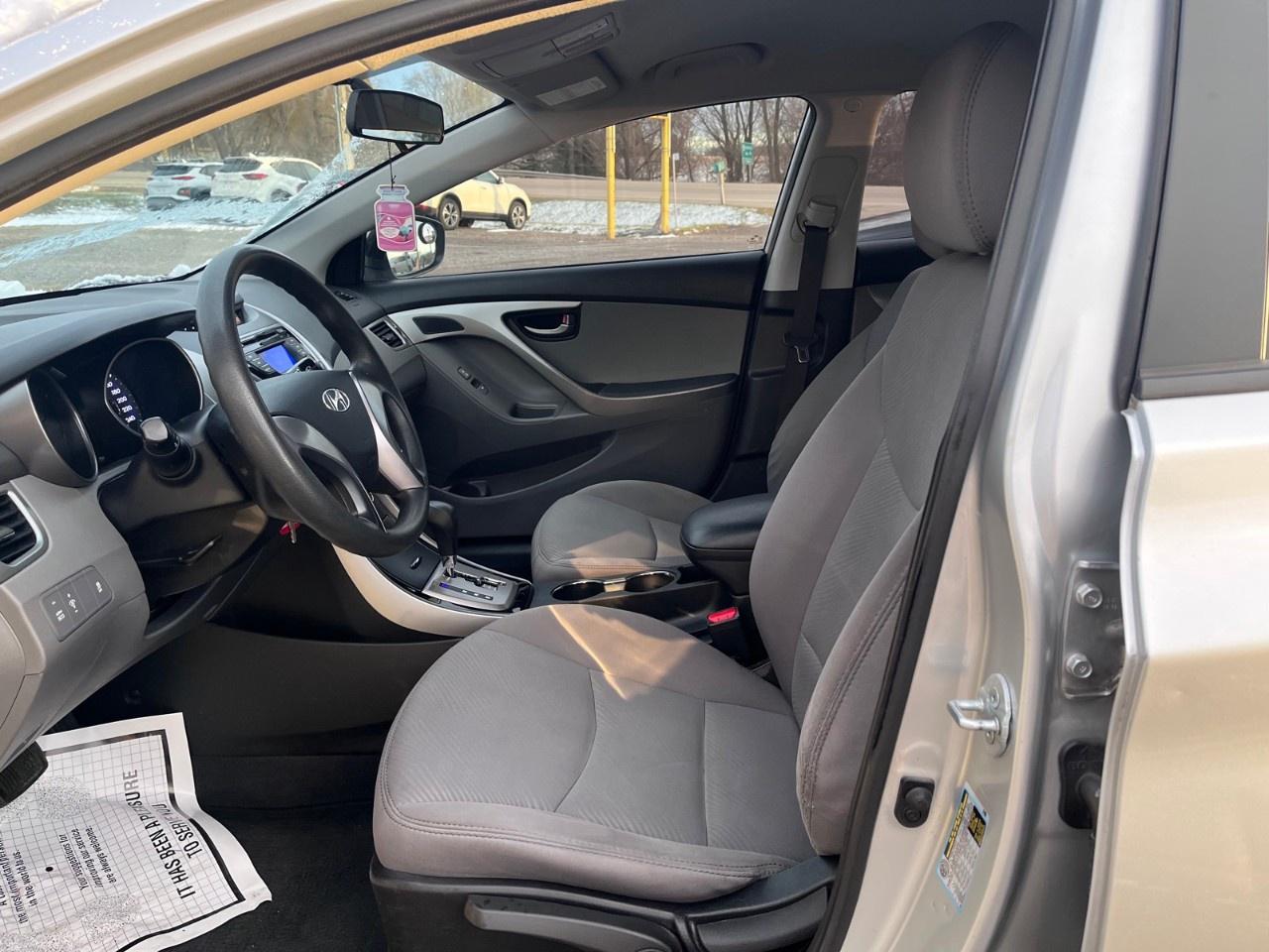 2013 Hyundai Elantra 4dr Sdn Auto L *Ltd Avail* Photo