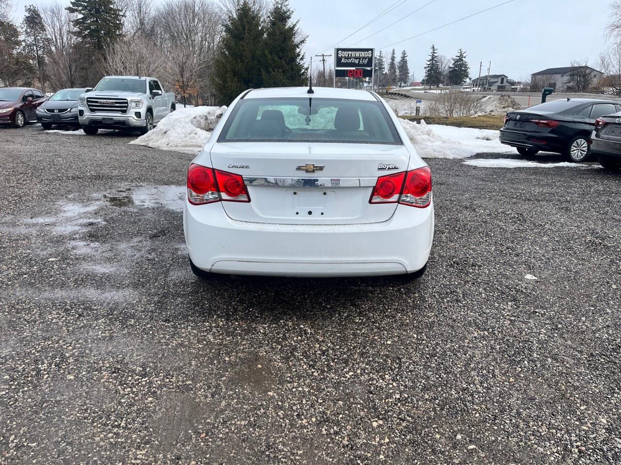 2014 Chevrolet Cruze 4dr Sdn 2LS Photo