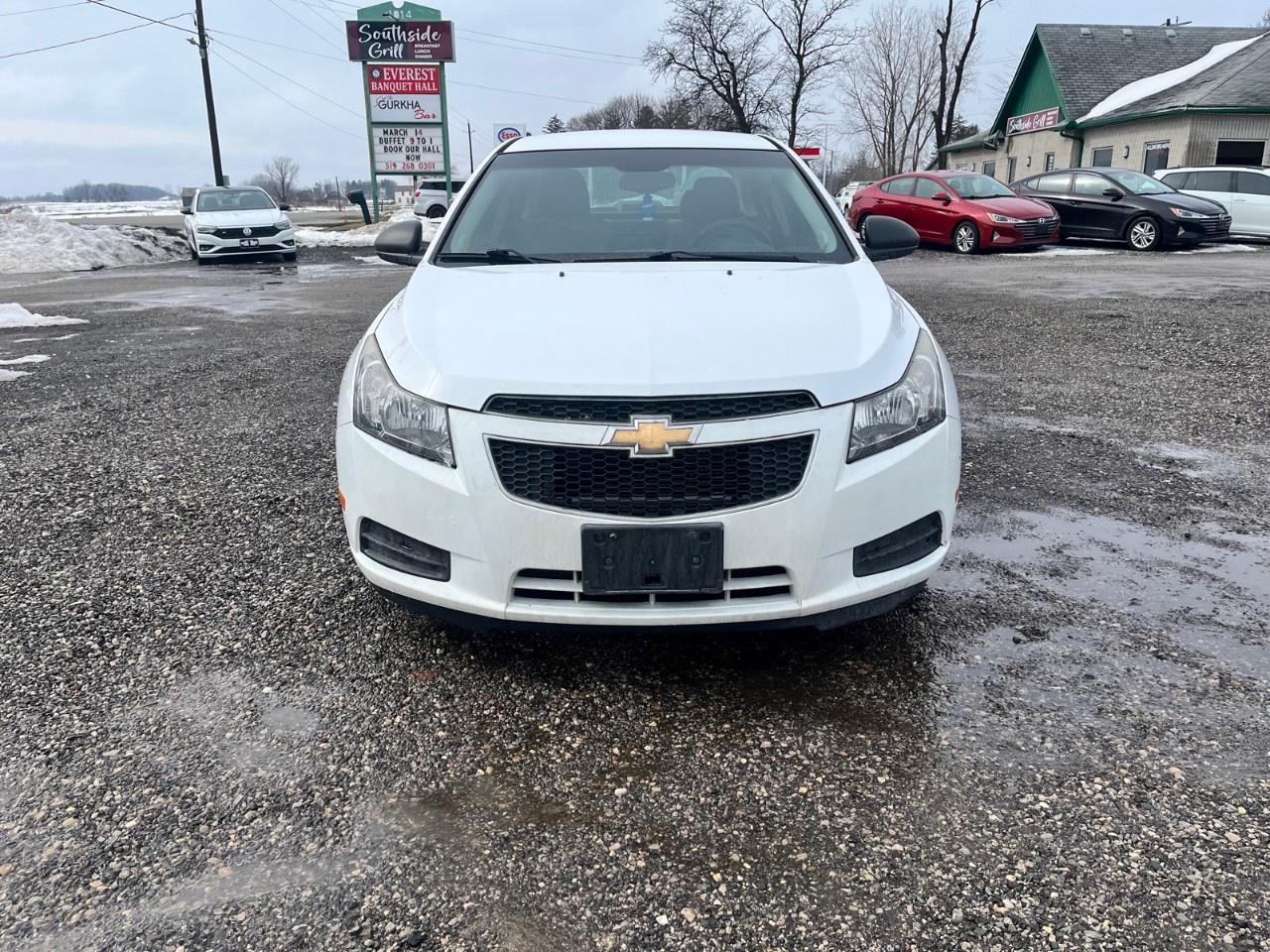 2014 Chevrolet Cruze 4dr Sdn 2LS Photo2