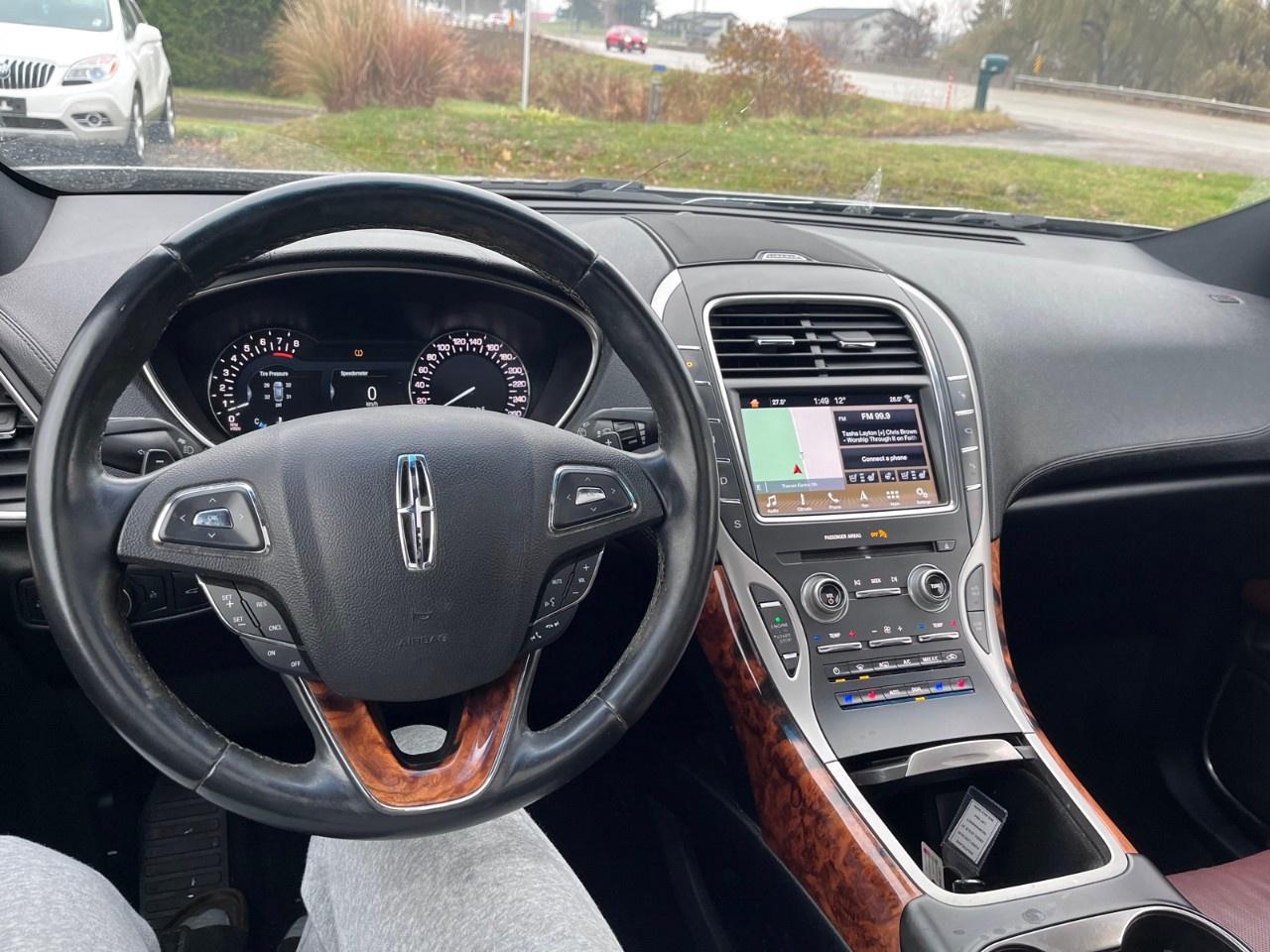 2017 Lincoln MKX AWD 4DR RESERVE Photo