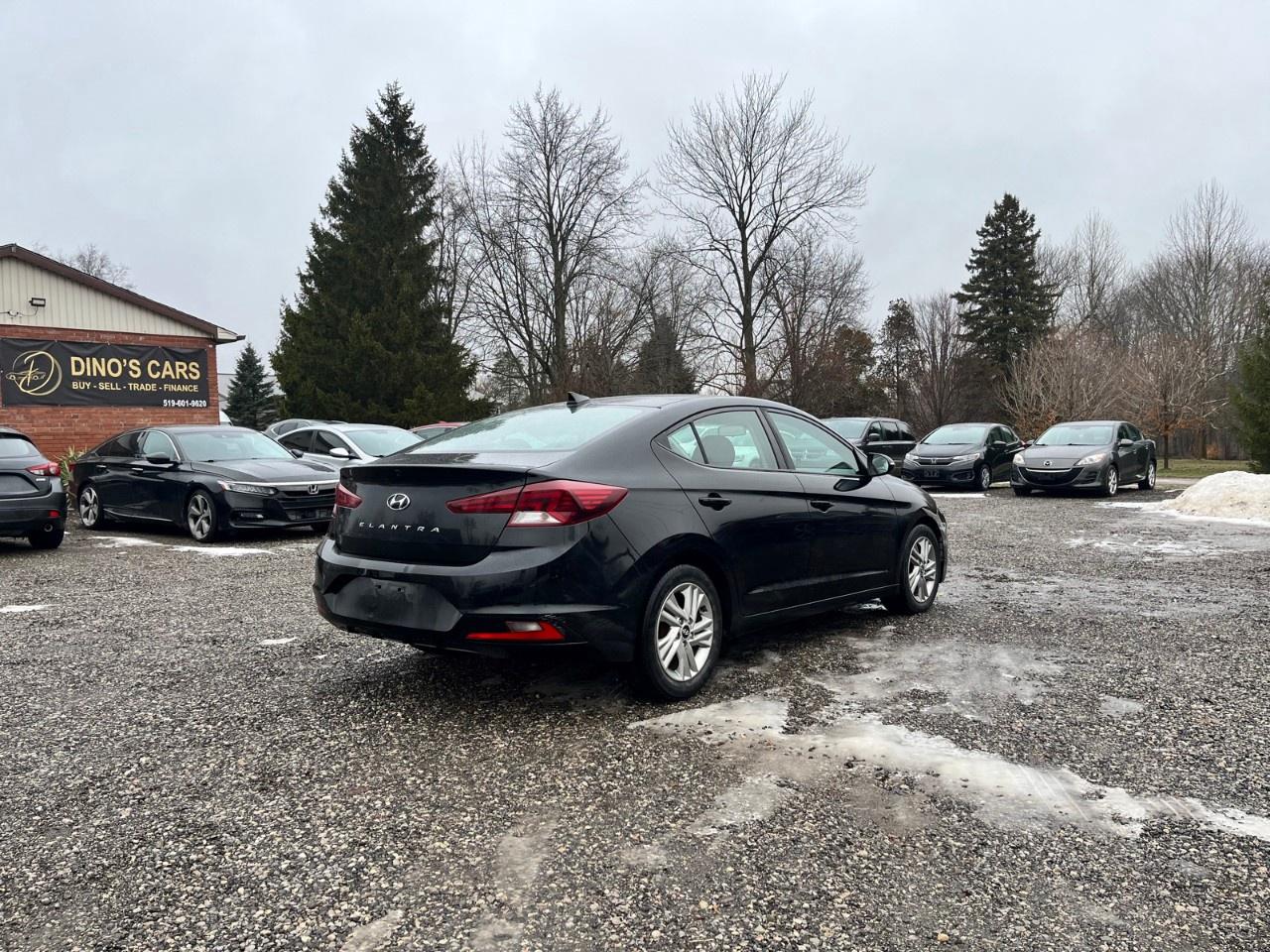 2020 Hyundai Elantra Preferred w/Sun & Safety Package IVT Photo4