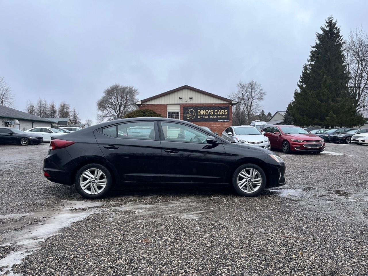 2020 Hyundai Elantra Preferred w/Sun & Safety Package IVT Photo3