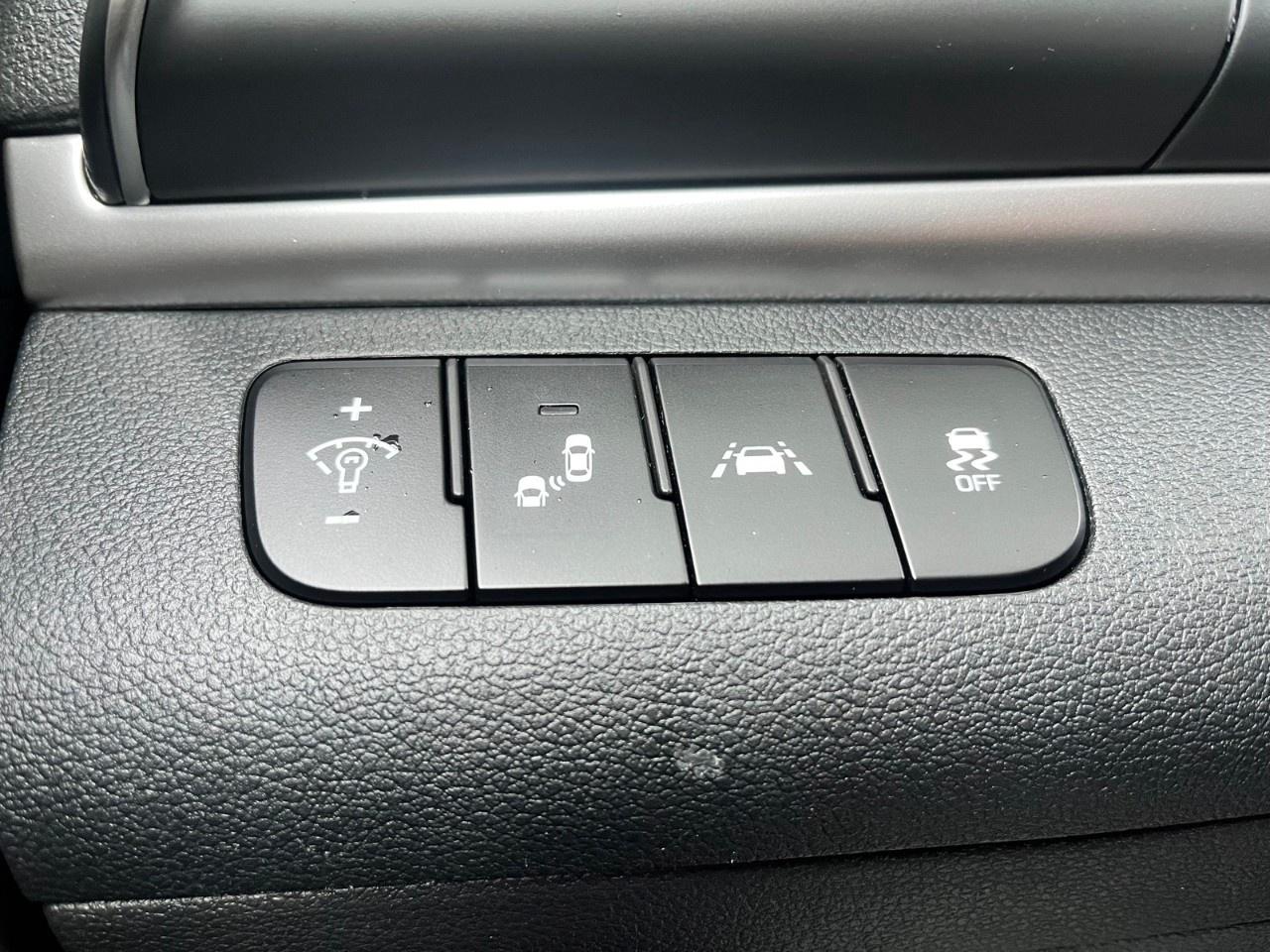 2020 Hyundai Elantra Preferred w/Sun & Safety Package IVT Photo