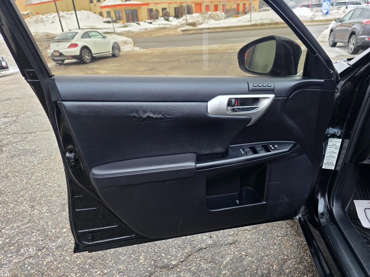 2012 Lexus CT 200h HYBRID | One Owner | Accident Free Photo