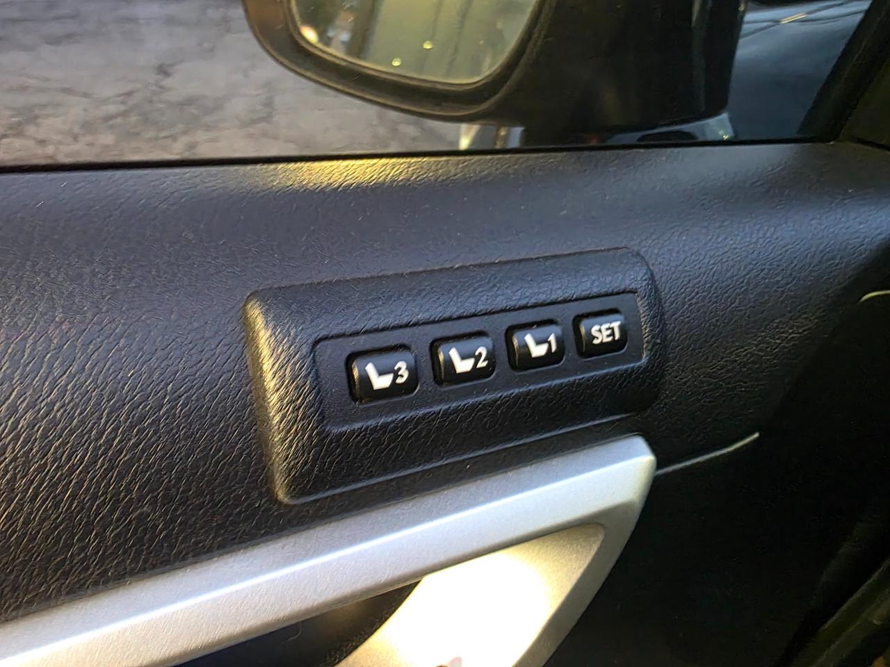 2012 Lexus CT 200h HYBRID | One Owner | Accident Free | Backup Camera | Heated Seats Photo