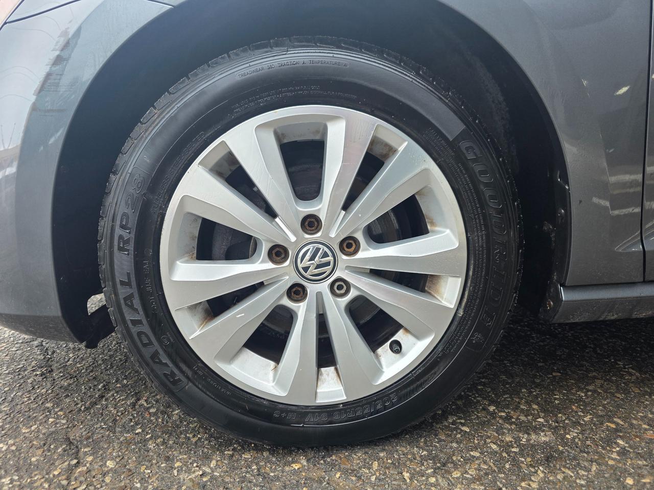 2017 Volkswagen Golf 1.8 TSI Comfortline Sunroof | Leather | Backup Camera | Apple Car Play | Android Auto Photo