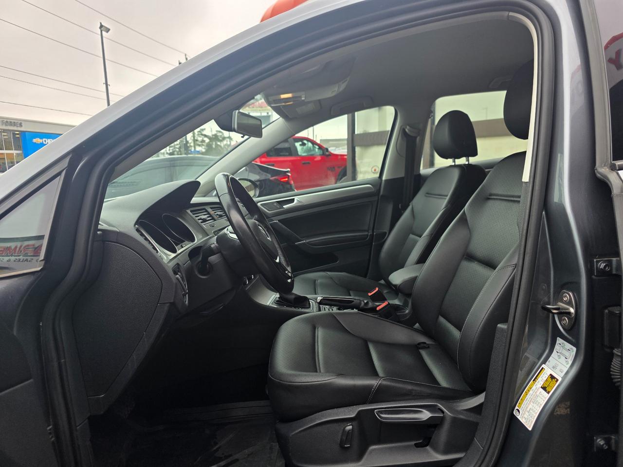 2017 Volkswagen Golf 1.8 TSI Comfortline Sunroof | Leather | Backup Camera | Apple Car Play | Android Auto Photo