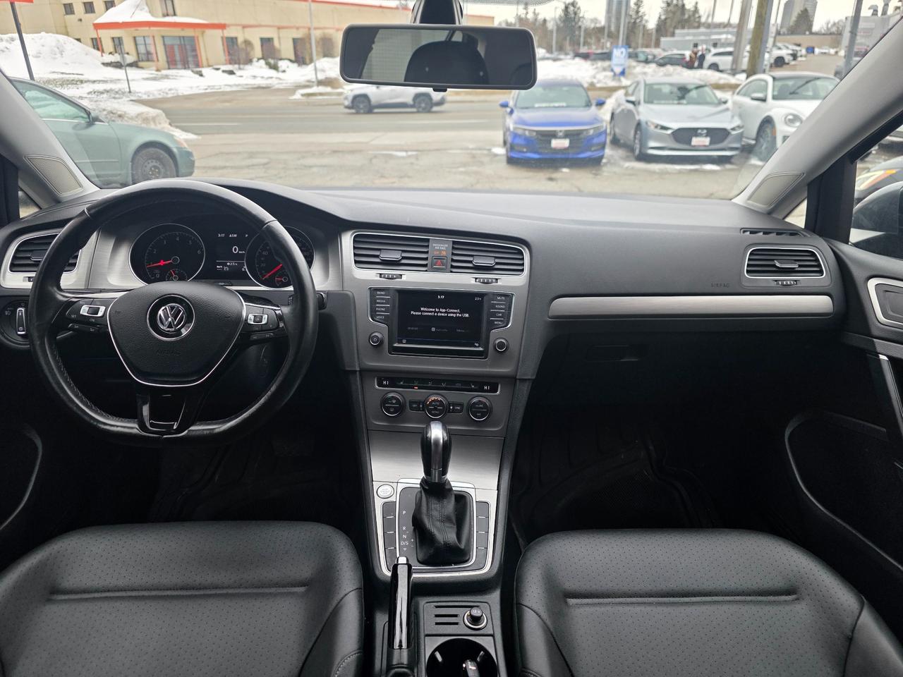 2017 Volkswagen Golf 1.8 TSI Comfortline Sunroof | Leather | Backup Camera | Apple Car Play | Android Auto Photo