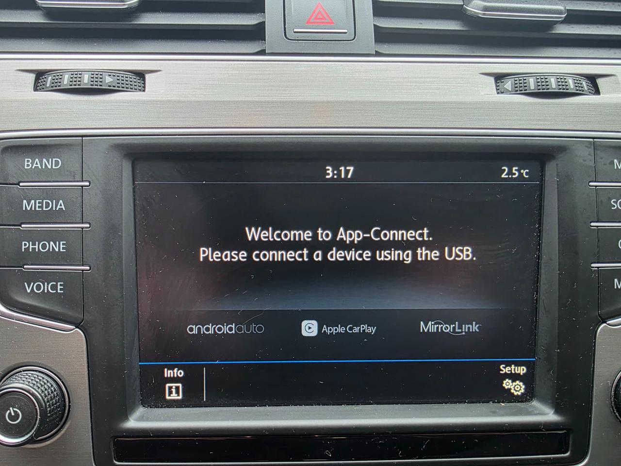 2017 Volkswagen Golf 1.8 TSI Comfortline Sunroof | Leather | Backup Camera | Apple Car Play | Android Auto Photo