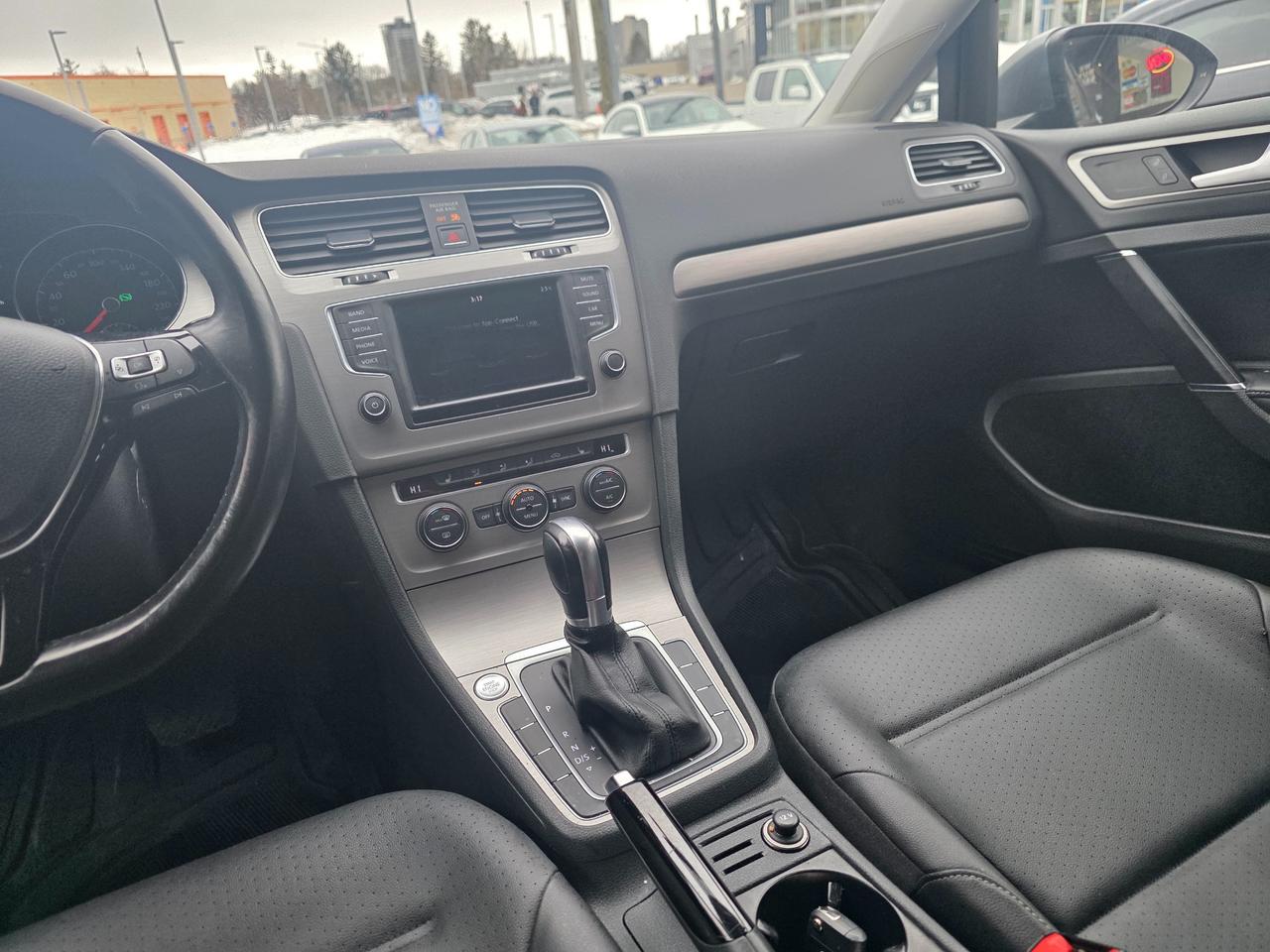 2017 Volkswagen Golf 1.8 TSI Comfortline Sunroof | Leather | Backup Camera | Apple Car Play | Android Auto Photo