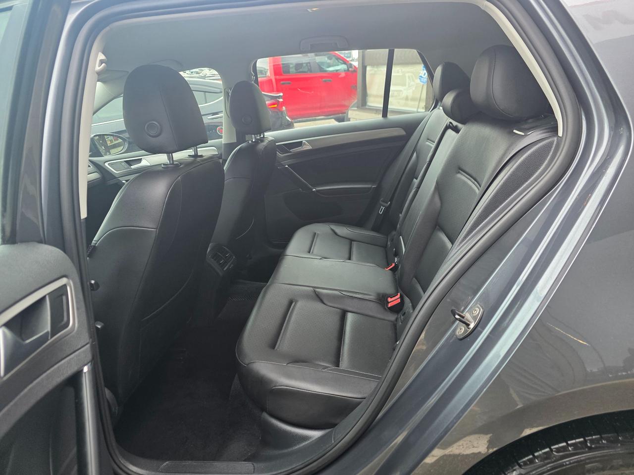 2017 Volkswagen Golf 1.8 TSI Comfortline Sunroof | Leather | Backup Camera | Apple Car Play | Android Auto Photo