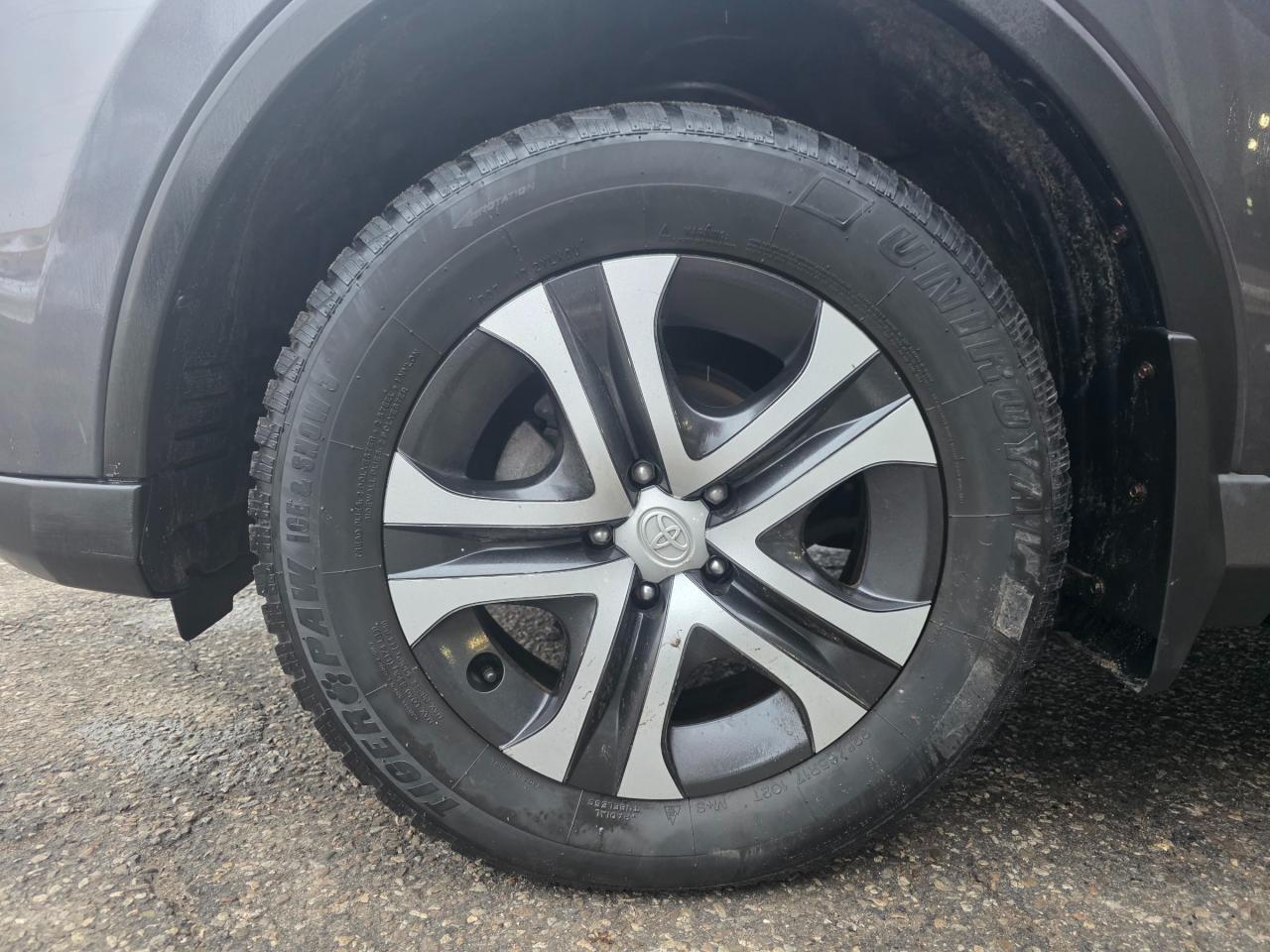 2016 Toyota RAV4 LE Back up Camera | Heated Seats | Alloy Wheels Photo