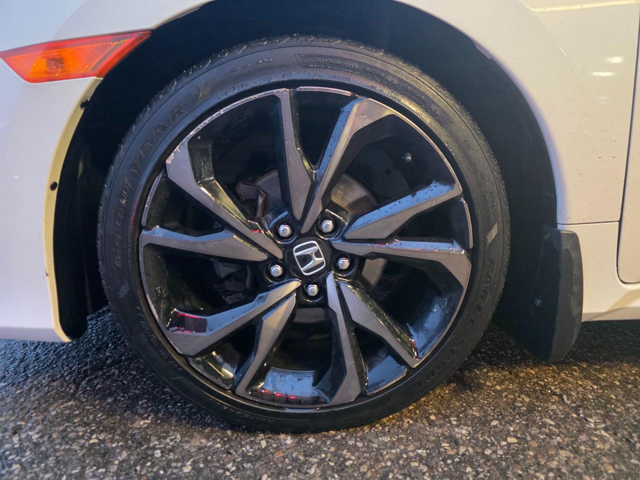 2019 Honda Civic Sport Sunroof | LaneWatch | Power Seats | 18" Alloys Photo