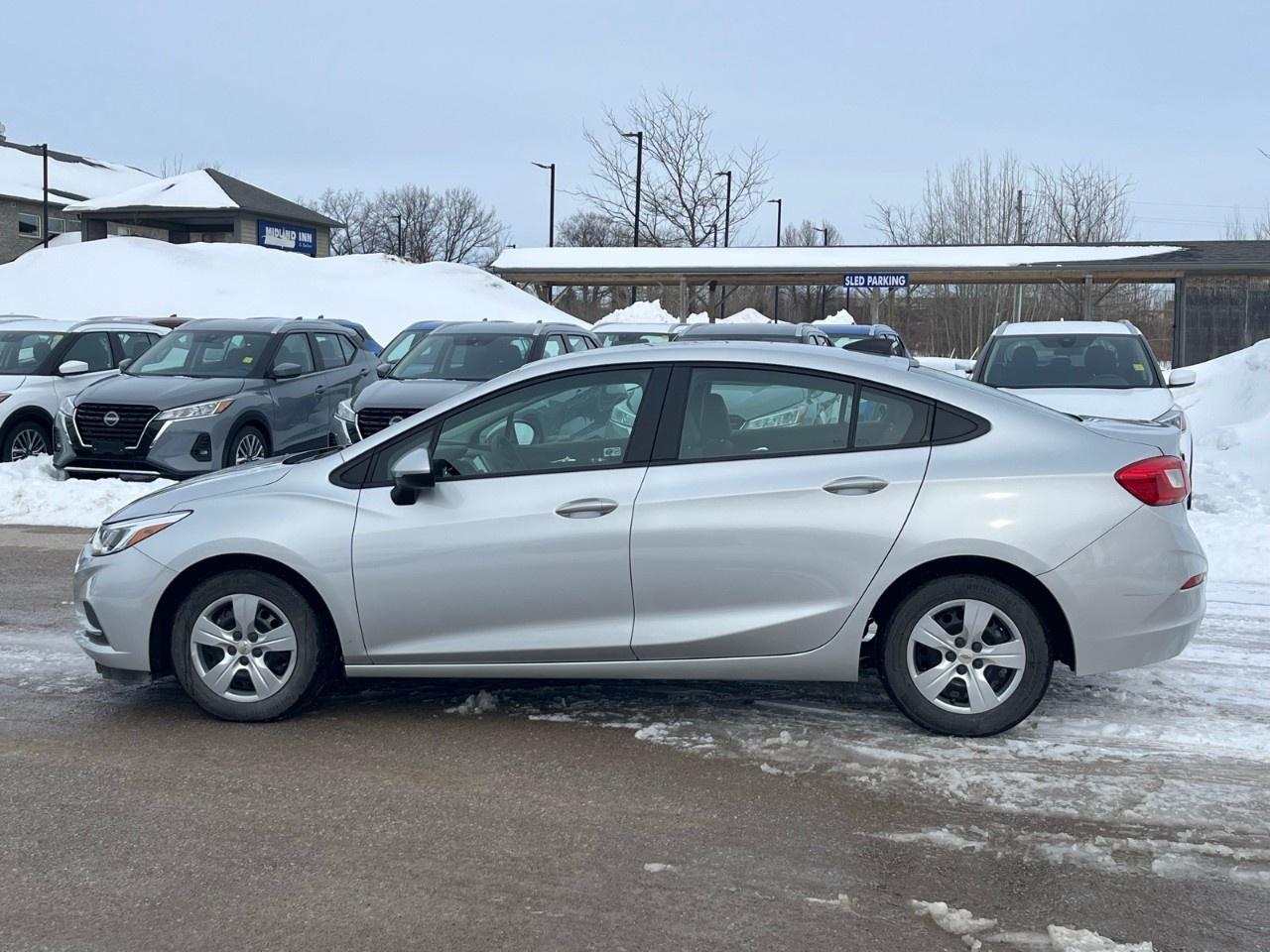 2016 Chevrolet Cruze 4dr Sdn Auto LS Photo3