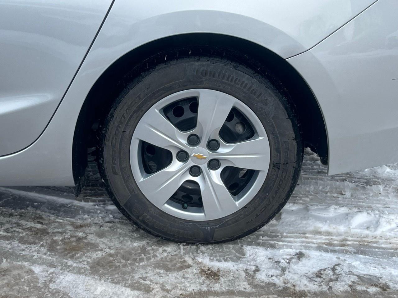 2016 Chevrolet Cruze 4dr Sdn Auto LS Photo