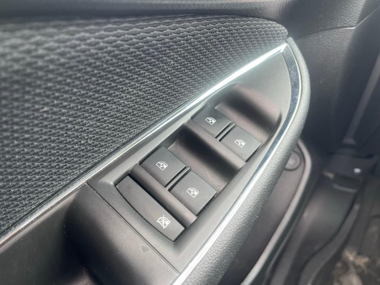 2016 Chevrolet Cruze 4dr Sdn Auto LS Photo