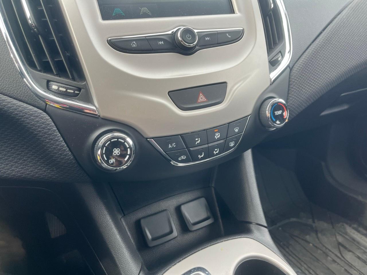 2016 Chevrolet Cruze 4dr Sdn Auto LS Photo