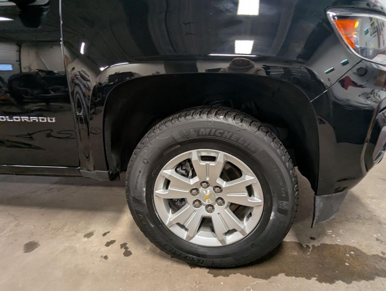 2021 Chevrolet Colorado 4WD LT WITH ROLL N LOCK TONNEAU COVER!! Photo
