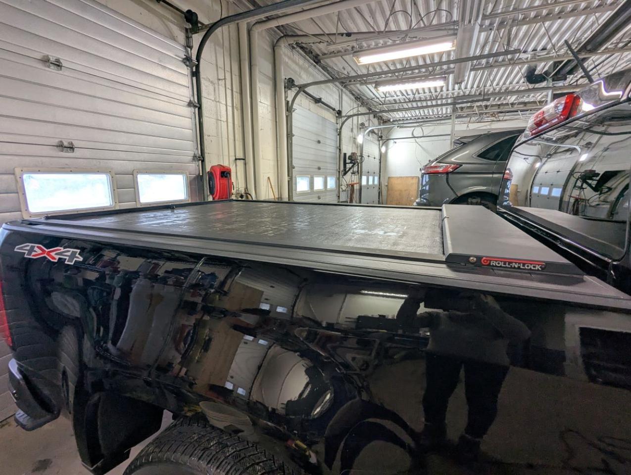 2021 Chevrolet Colorado 4WD LT WITH ROLL N LOCK TONNEAU COVER!! Photo