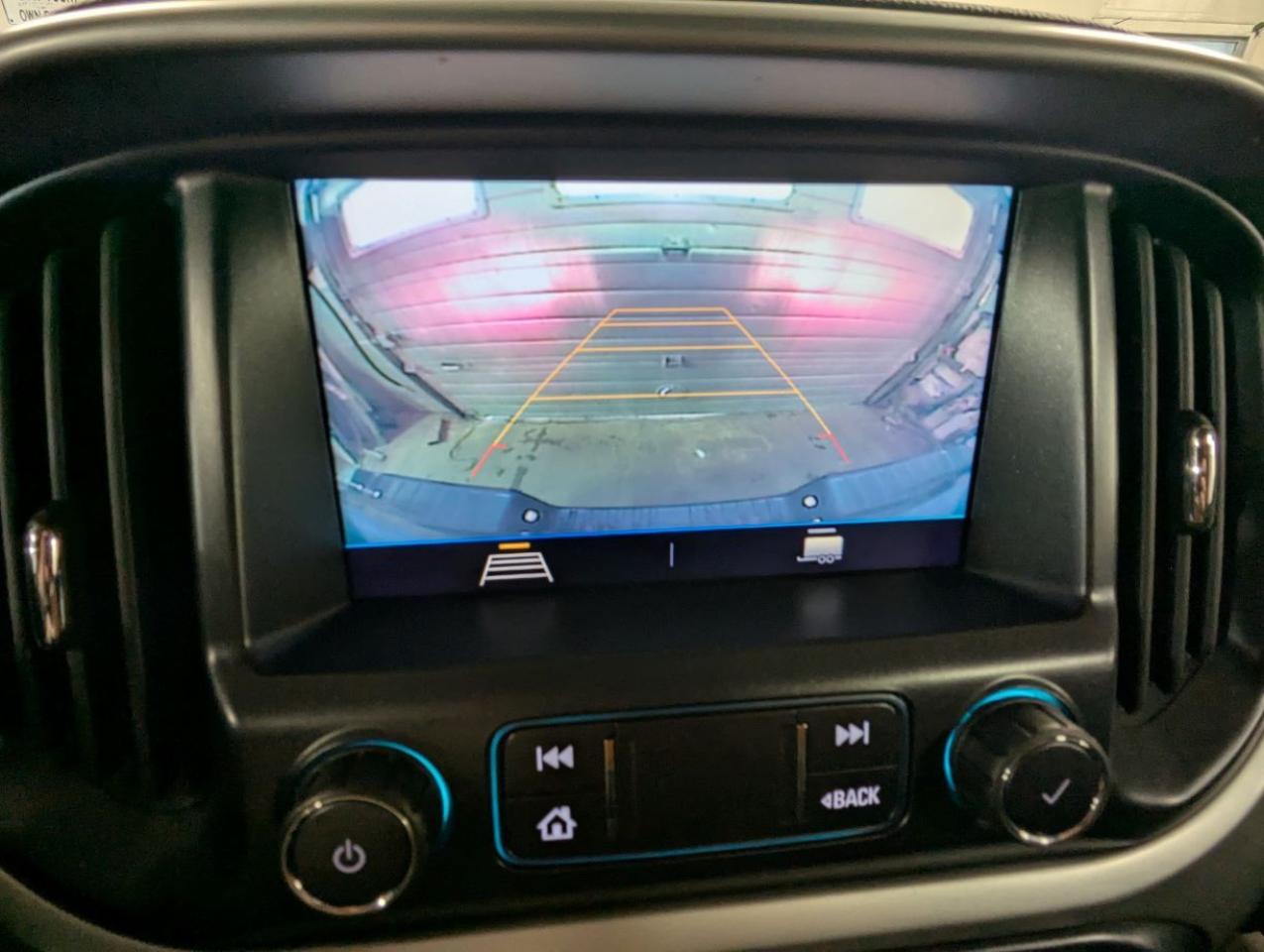 2021 Chevrolet Colorado 4WD LT WITH ROLL N LOCK TONNEAU COVER!! Photo