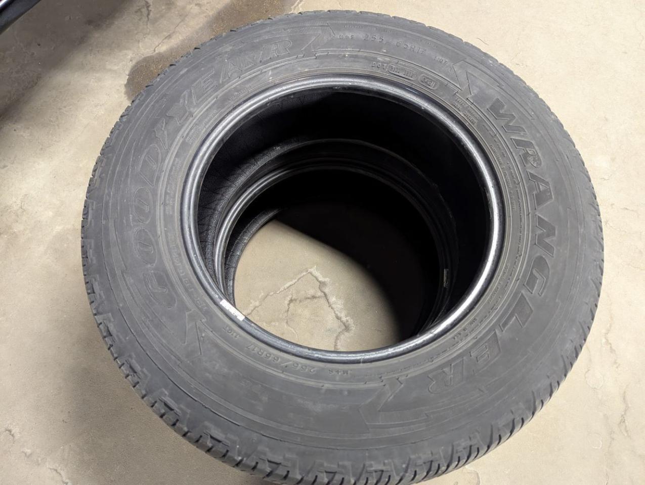 2021 Chevrolet Colorado 4WD LT WITH ROLL N LOCK TONNEAU COVER!! Photo