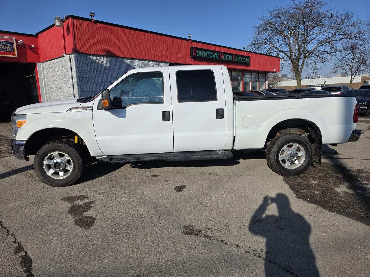 2015 Ford SUPER DUTY F-250 SRW 4WD Crew Cab XLT Photo2
