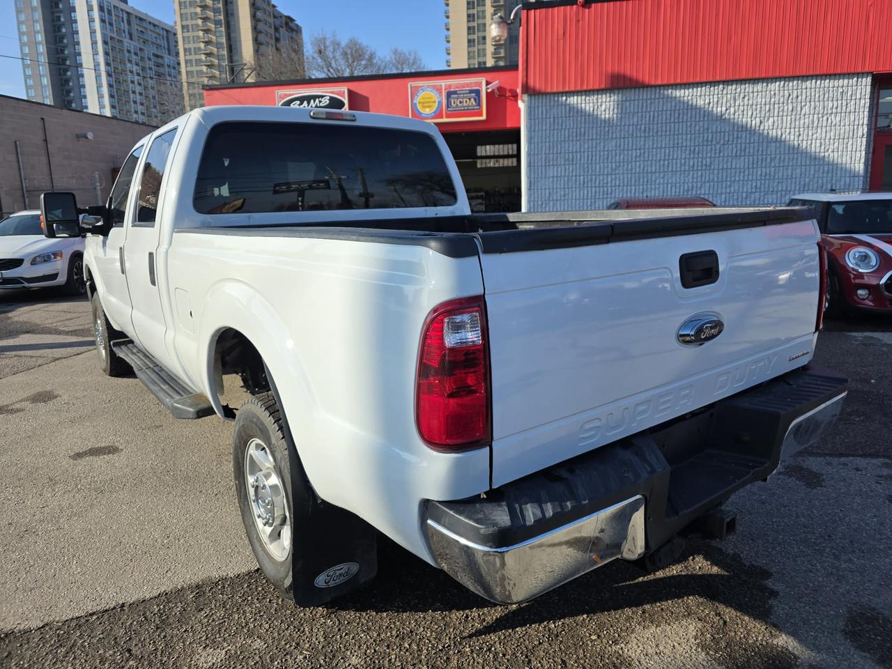 2015 Ford SUPER DUTY F-250 SRW 4WD Crew Cab XLT Photo3