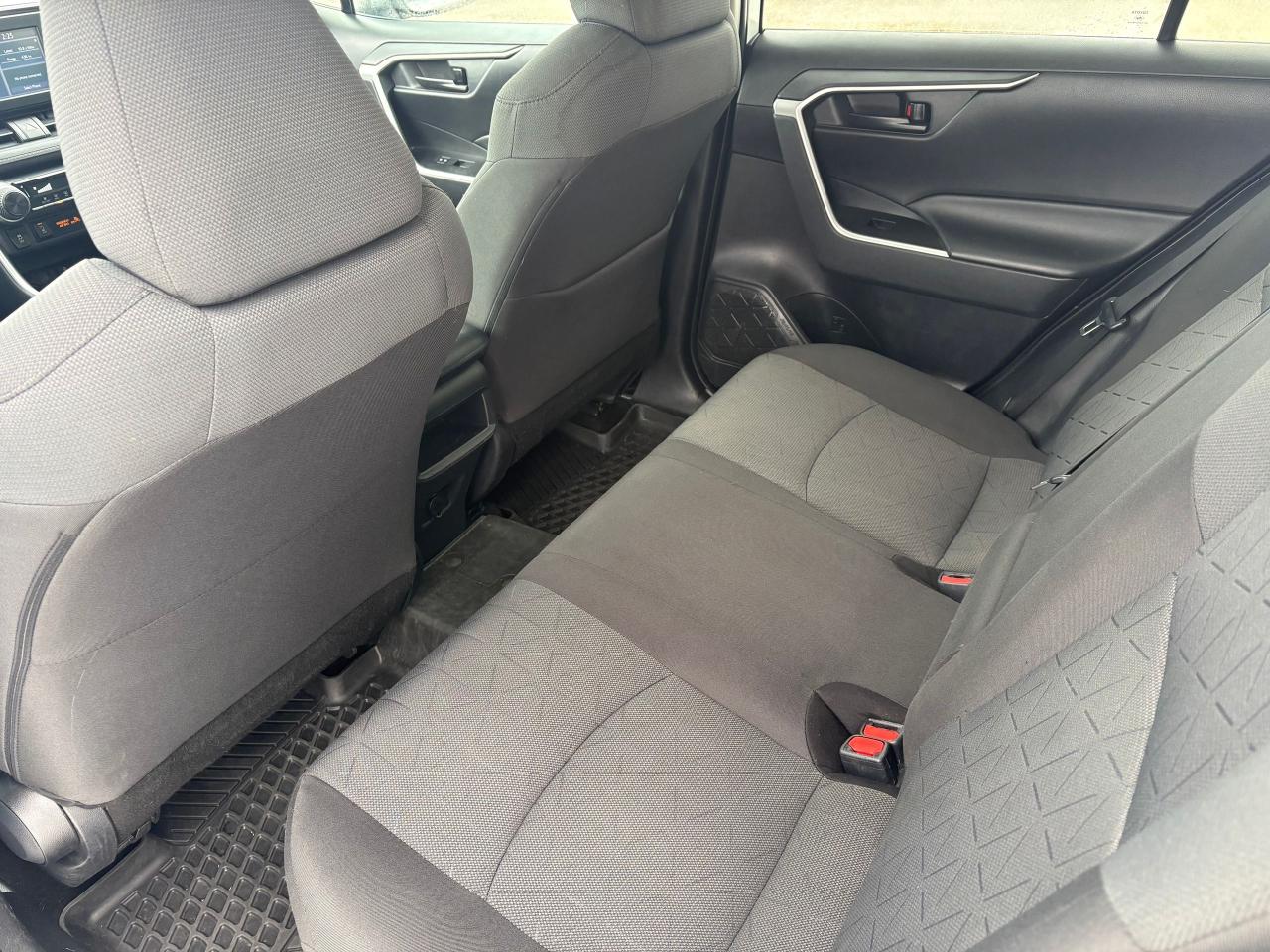 2020 Toyota RAV4 LE Photo