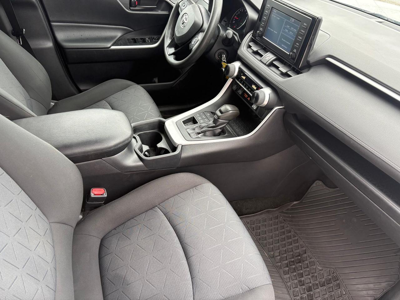 2020 Toyota RAV4 LE Photo