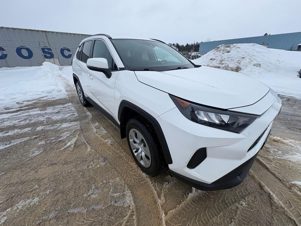 2020 Toyota RAV4 LE Photo2