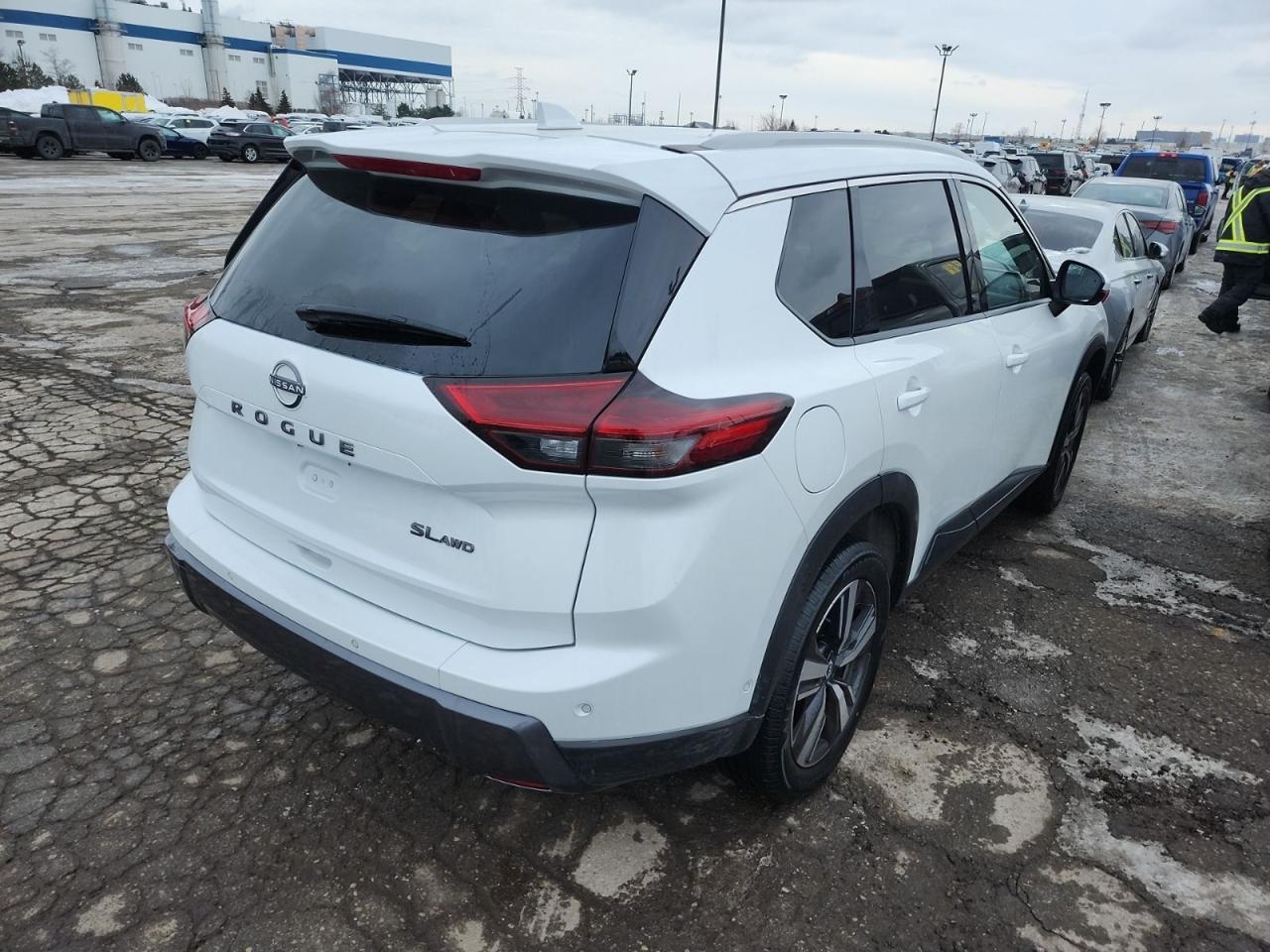 2024 Nissan Rogue SL Photo3