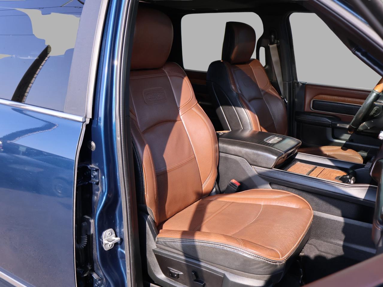 2019 RAM 3500 LARAMIE-LONGHORN DIESEL 4WD CERTIFIED *ACCIDENT FREE* CAMERA NAV BLUETOOTH LEATHER HEATED SEATS SUNROOF CRUISE ALLOYS Photo