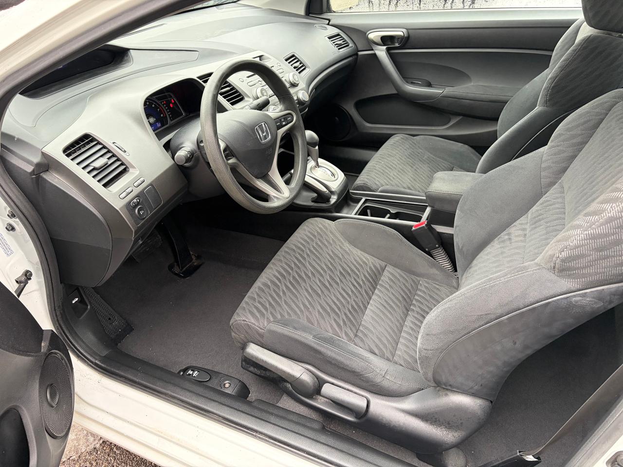 2011 Honda Civic SE  Coupe Photo