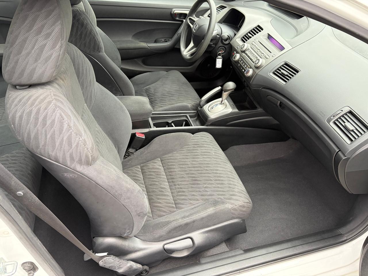 2011 Honda Civic SE  Coupe Photo