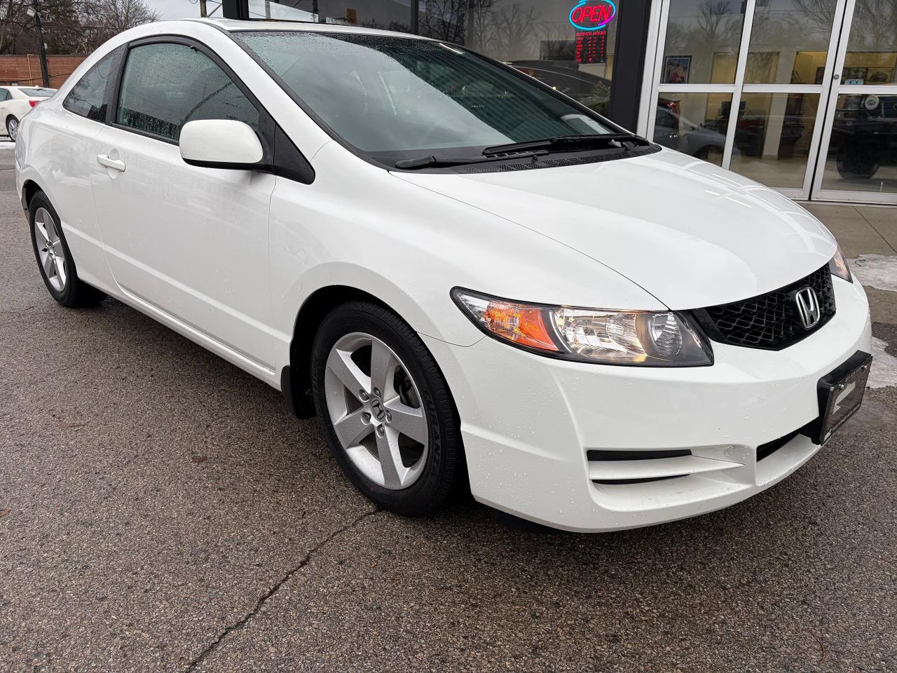 2011 Honda Civic SE  Coupe Photo