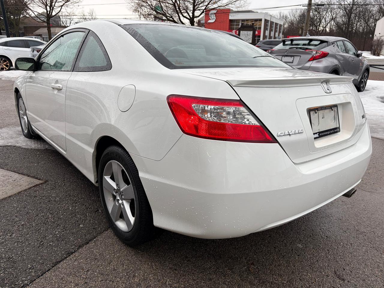 2011 Honda Civic SE  Coupe Photo2