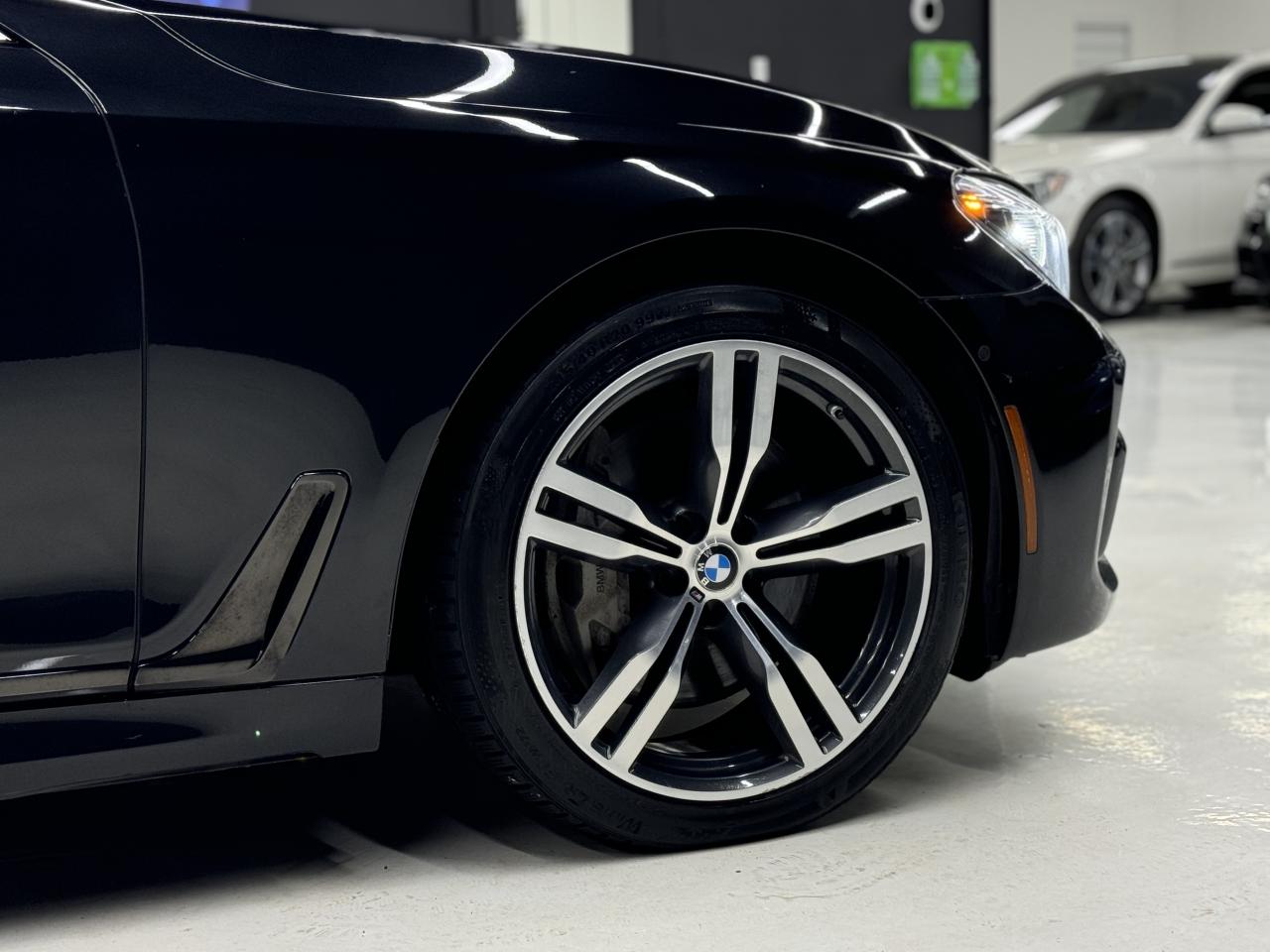 2017 BMW 750i M SPORT|NIGHT VIS|BSM|LKA|360CAM|HK SOUND|MASSAGE| Photo