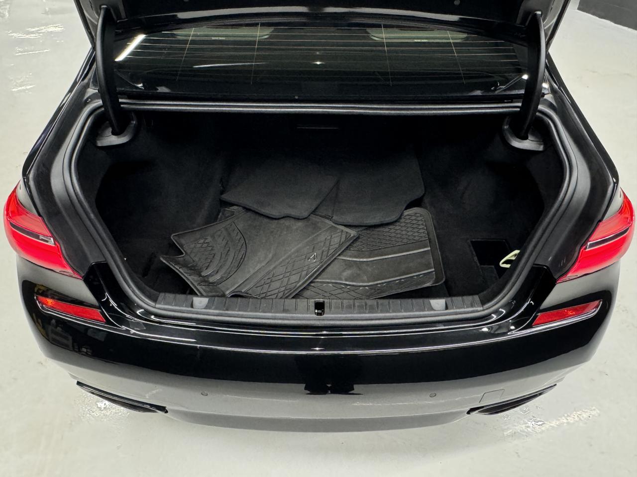 2017 BMW 750i M SPORT|NIGHT VIS|BSM|LKA|360CAM|HK SOUND|MASSAGE| Photo