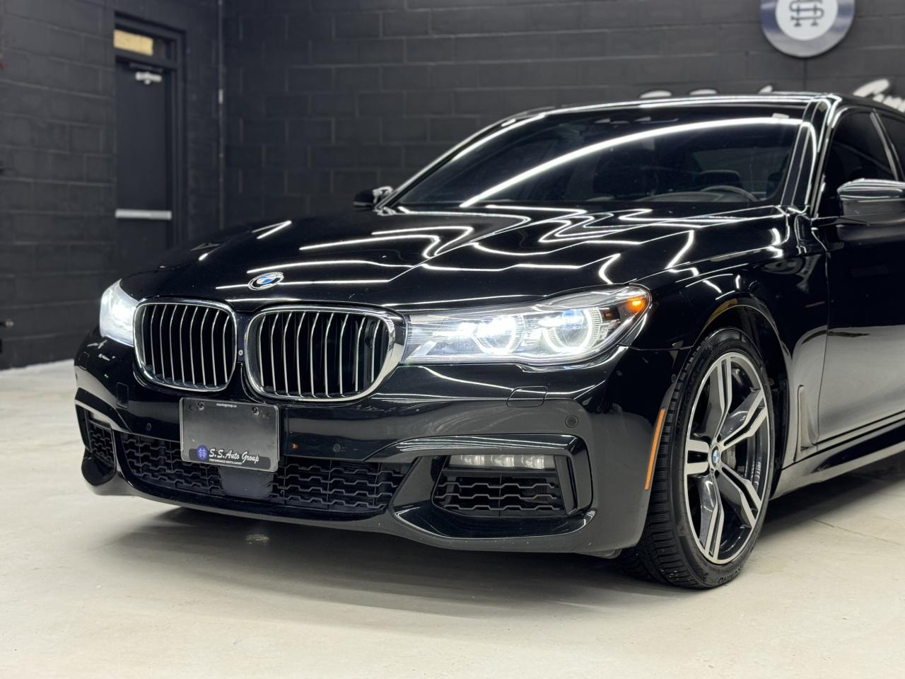 2017 BMW 750i M SPORT|NIGHT VIS|BSM|LKA|360CAM|HK SOUND|MASSAGE| Photo