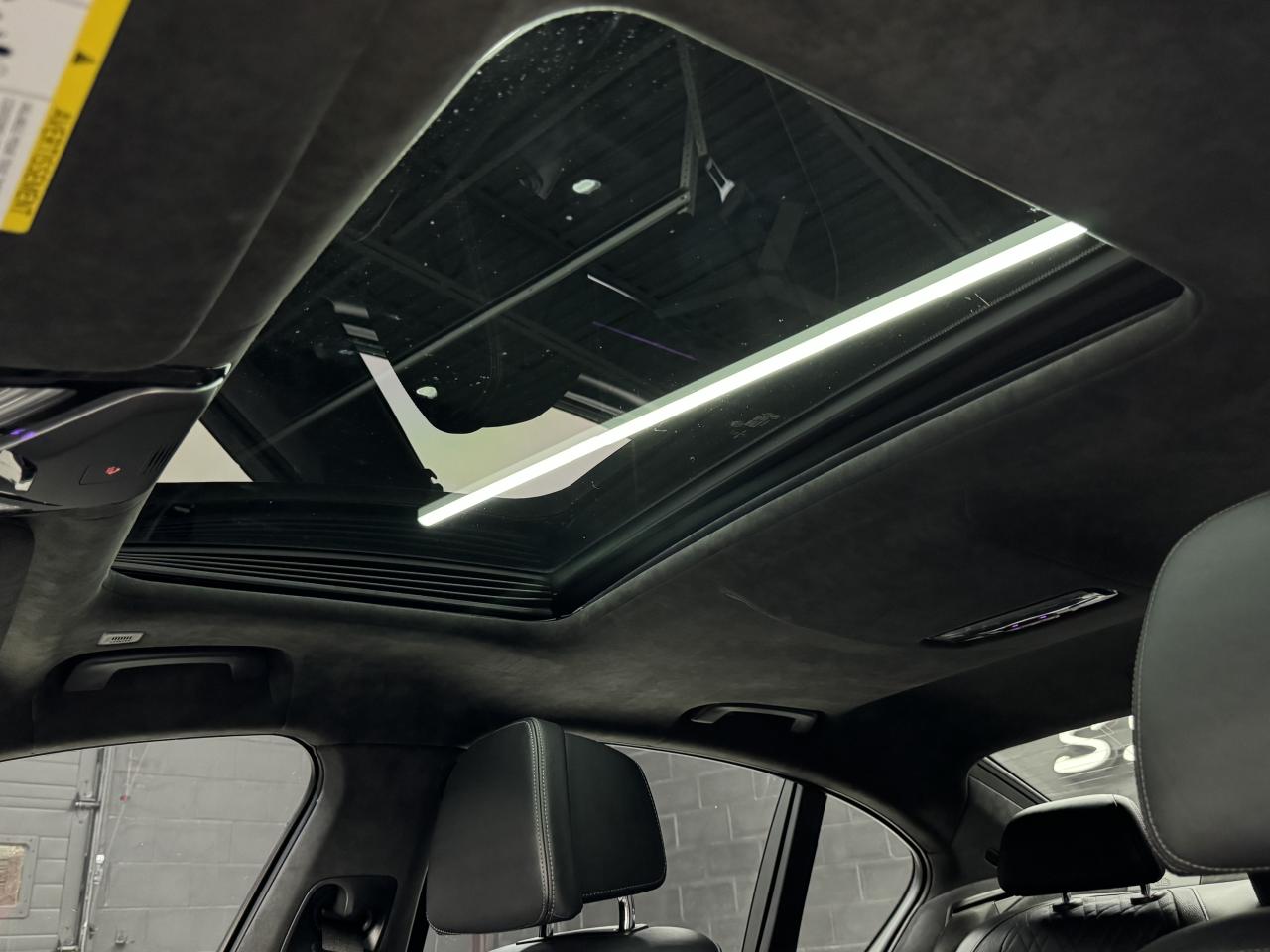 2017 BMW 750i M SPORT|NIGHT VIS|BSM|LKA|360CAM|HK SOUND|MASSAGE| Photo