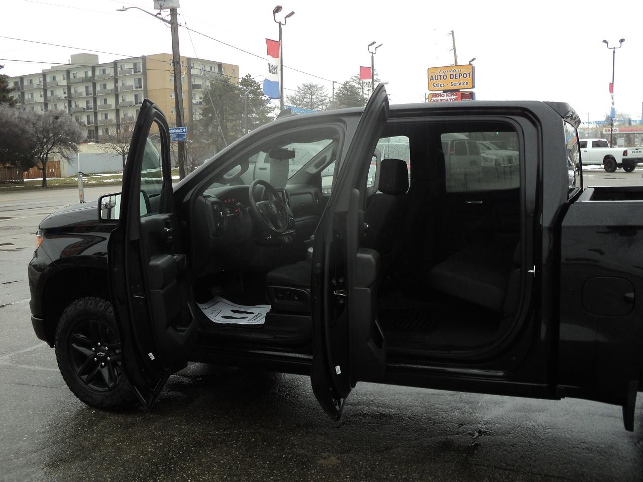 2023 Chevrolet Silverado 1500 CustomTrailBossCrewCab4WD Z71 2.7L4cylGas5'10"Box Photo